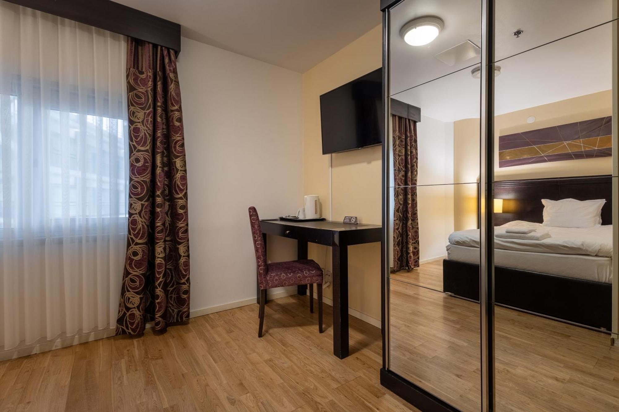 Solna Park & Hotel Exterior photo